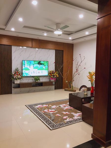 Nhà phố 2 tầng. 10x10m, 3 phòng ngủ.